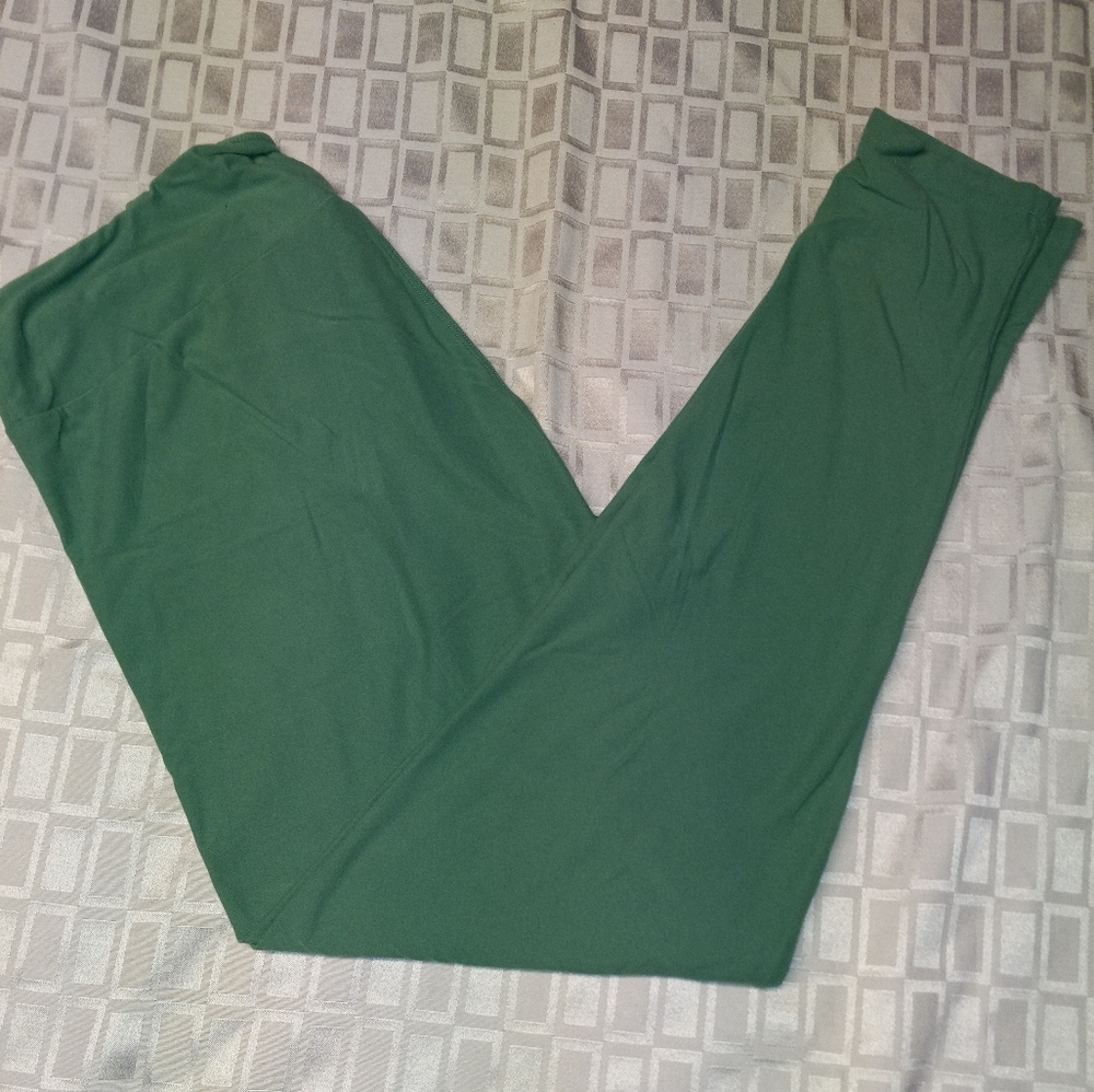 Lularoe Solid Green Leggings in TC